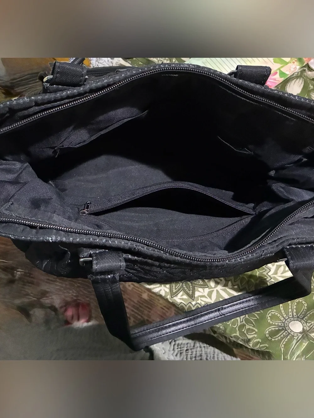 Black Vera Bradley Bag. 2 outside Pockets, 3 inside. NWOT.